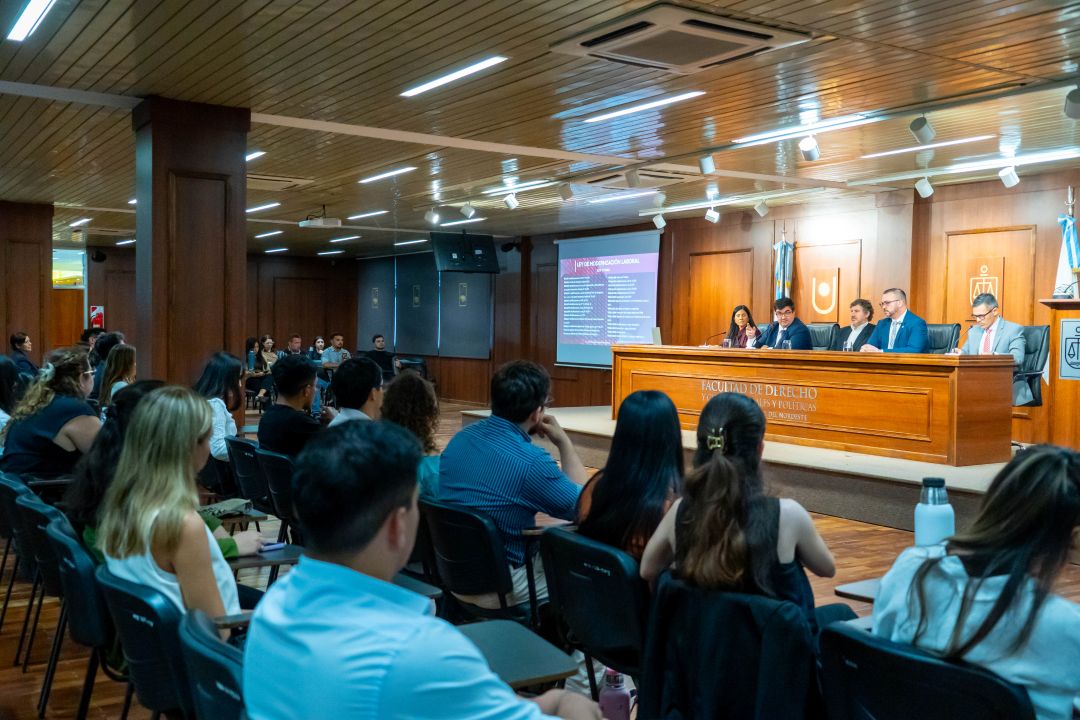 Destacada disertación sobre la Reforma Laboral y su impacto en las relaciones de trabajo